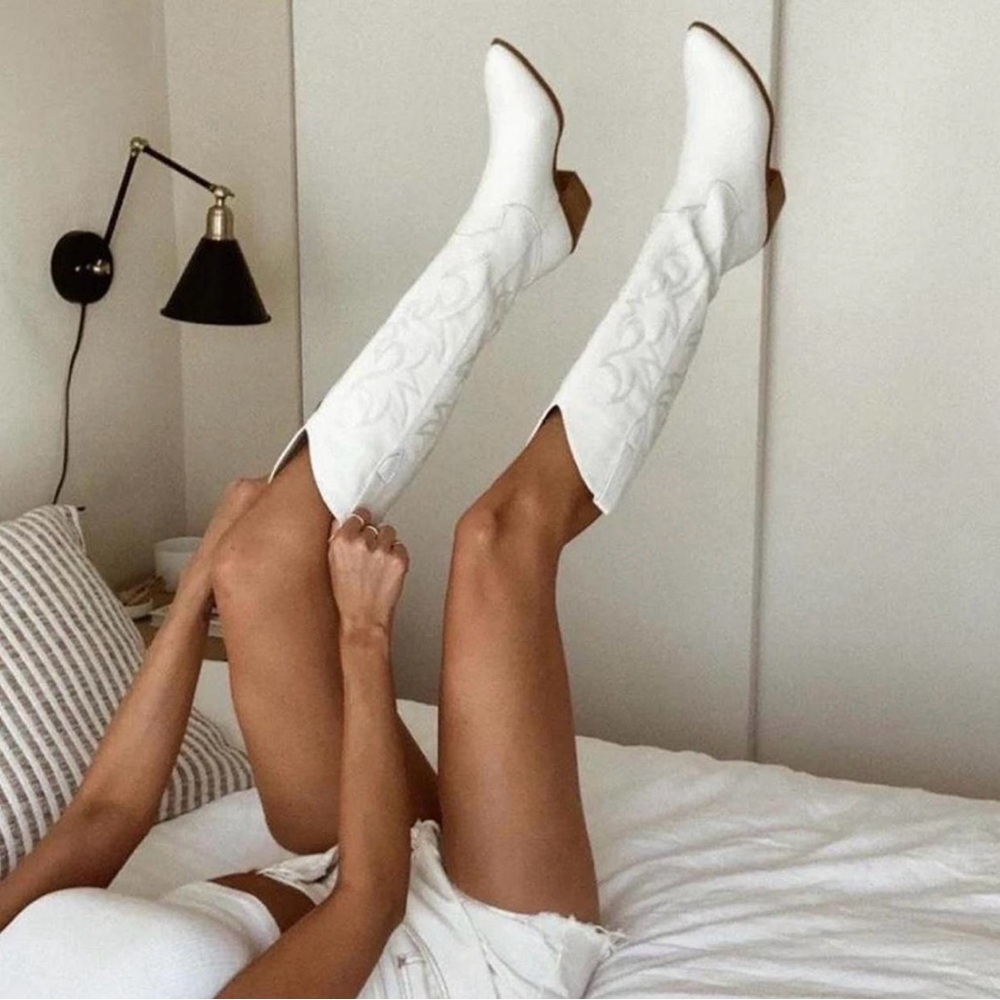 Billini Urson Boots in White size 6